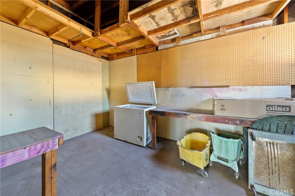 15323 Paramount Boulevard Paramount, CA 90723 - Photo 39 of 72 15329 Paramount Blvd: Home / Garage