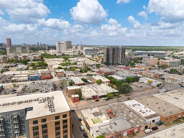 $3,875 | 306 South Walton Street, Dallas, TX 75226