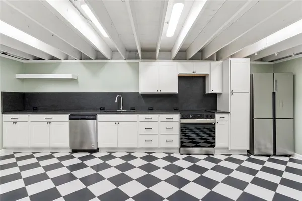$3,875 | 306 South Walton Street, Dallas, TX 75226