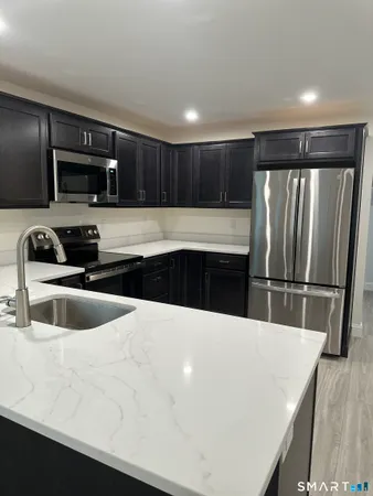 $2,400 | 309 Flanders Road, Unit 1, East Lyme, CT 06357