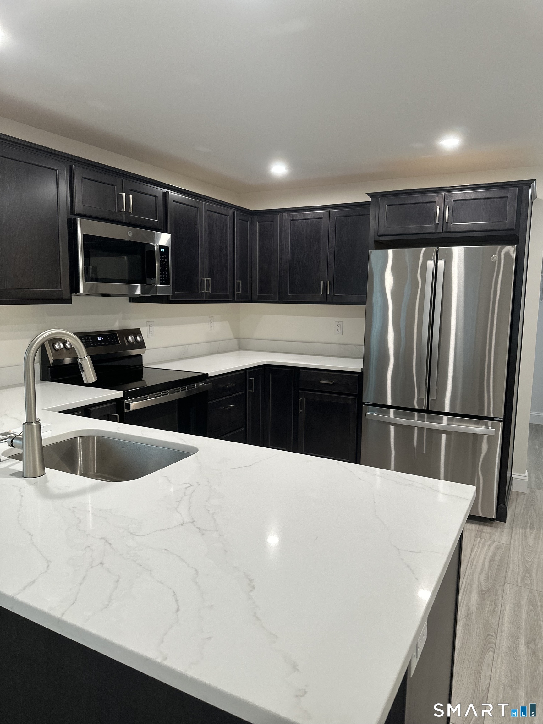 309 Flanders Road, Unit 1 East Lyme, CT 06357 - Photo 2 of 18