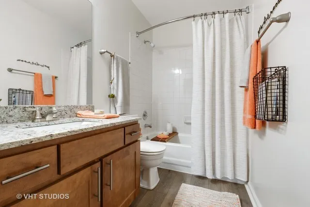 $2,721 | 1691 East Greenbriar Drive, Unit 3822, Schaumburg, IL 60173