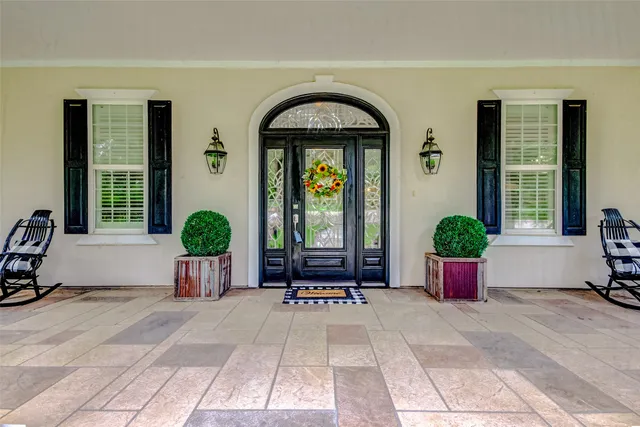 a view of entrance door of the house
