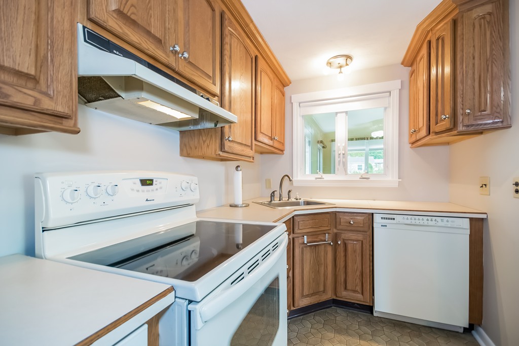 99 Louis Road Springfield, MA 01118 - Photo 11 of 30 Gallery Image 11