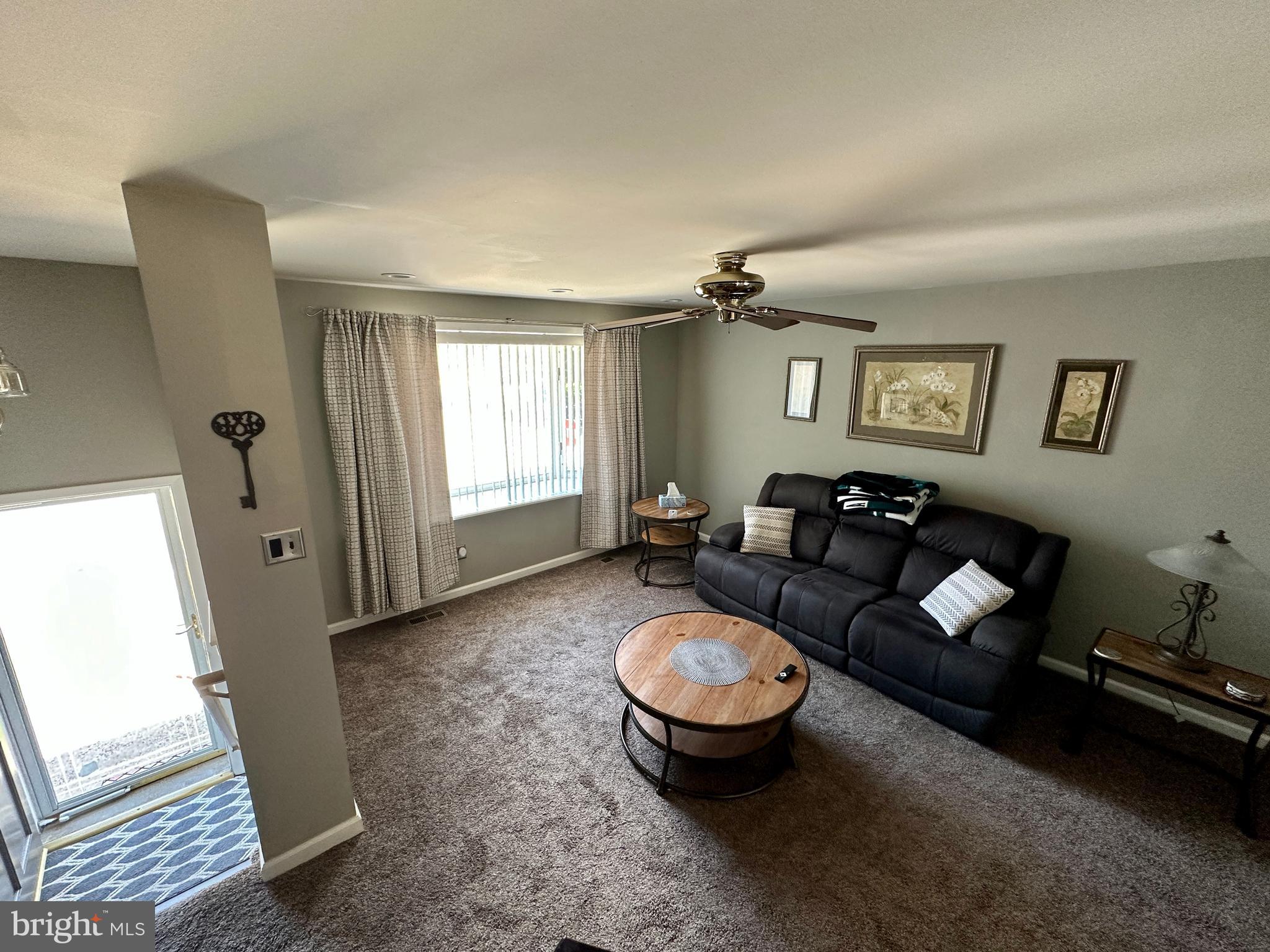 3596 Dows Road Philadelphia, PA 19154 - Photo 4 of 37 Gallery Image 4