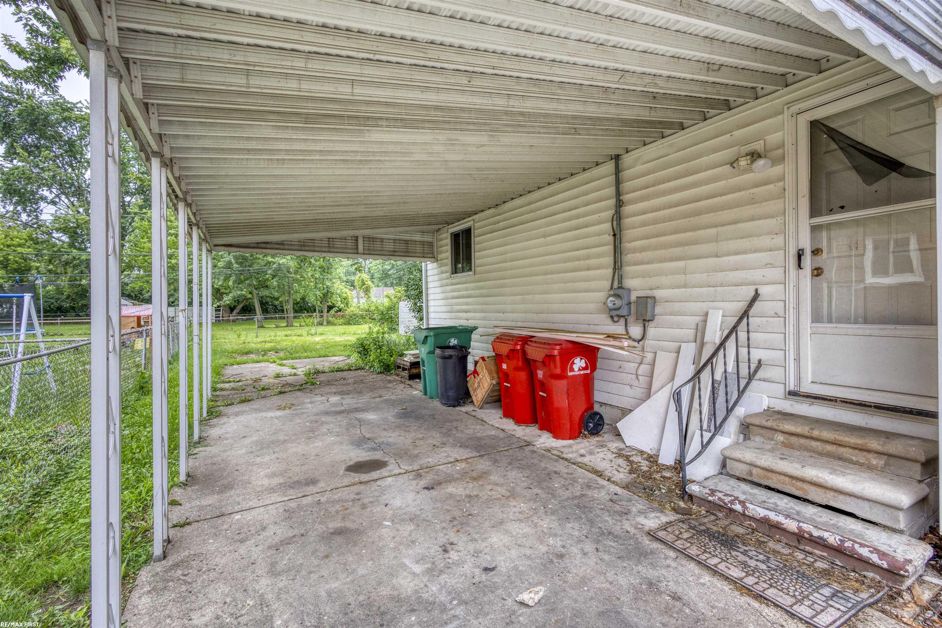 14846 Stephens Road Eastpointe, MI 48021 - Photo 3 of 33 50216047-bd6cb9e6-7825-473d-b9a0-1889a3f1ea46.JPG