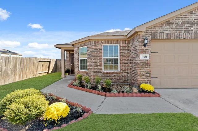 $1,900 | 1001 Strawberry Ridge Drive, Katy, TX 77493