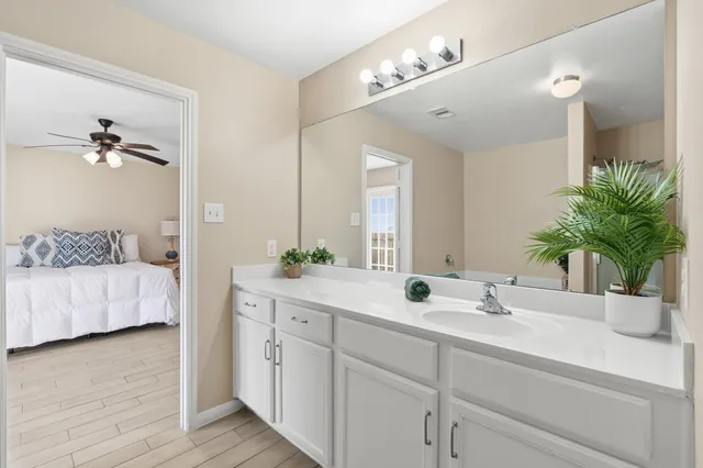 $1,900 | 1001 Strawberry Ridge Drive, Katy, TX 77493