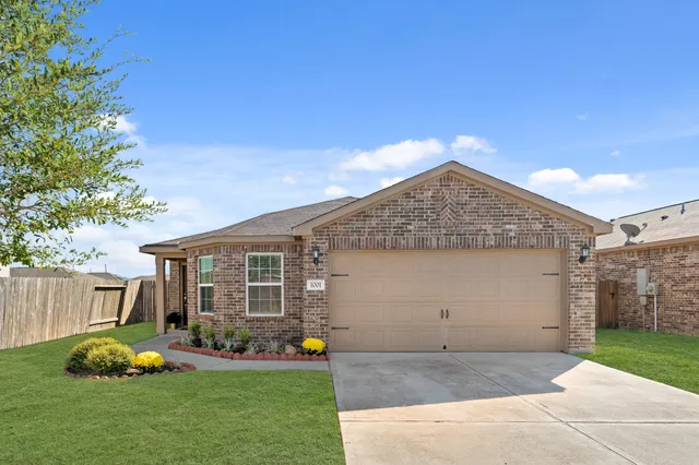 $1,900 | 1001 Strawberry Ridge Drive, Katy, TX 77493