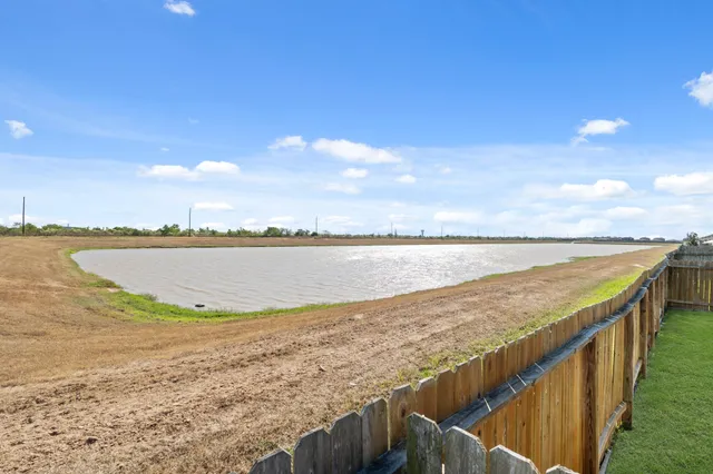 $1,900 | 1001 Strawberry Ridge Drive, Katy, TX 77493