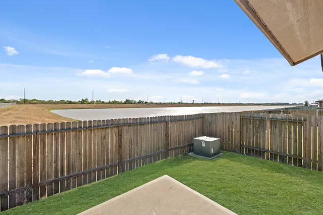 $1,900 | 1001 Strawberry Ridge Drive, Katy, TX 77493