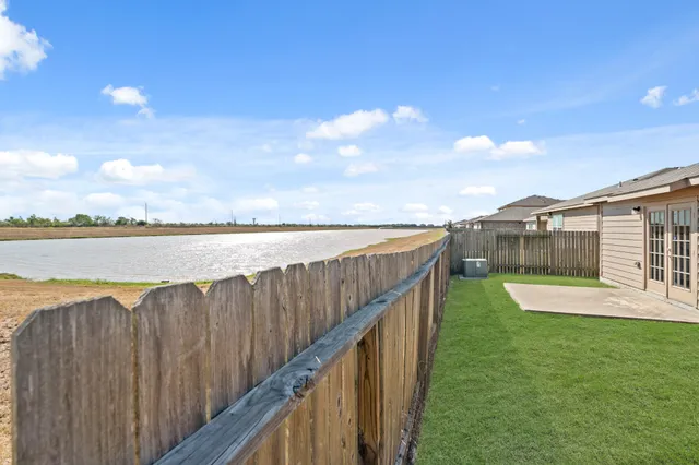 $1,900 | 1001 Strawberry Ridge Drive, Katy, TX 77493