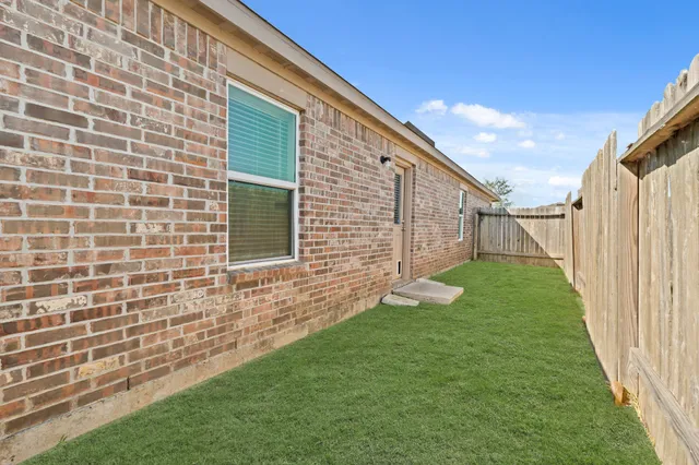 $1,900 | 1001 Strawberry Ridge Drive, Katy, TX 77493