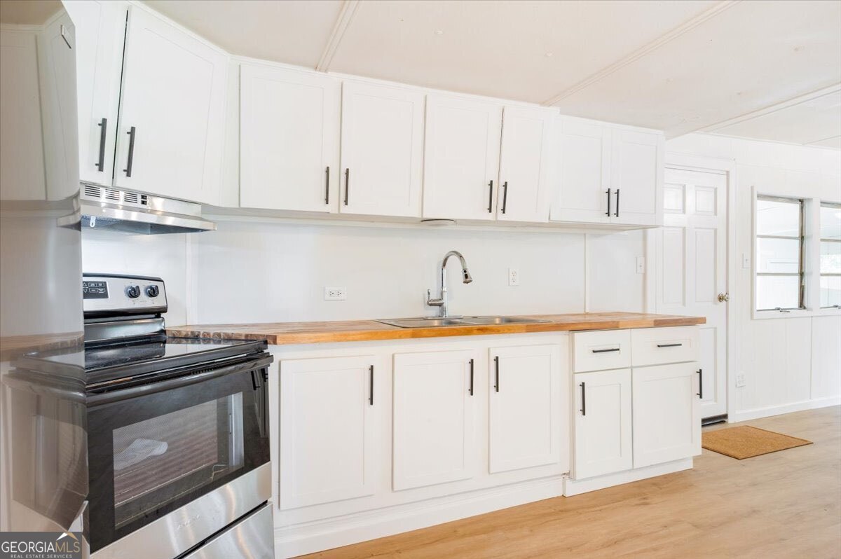24 Sangster Road Jesup, GA 31545 - Photo 2 of 35 a kitchen with granite countertop white cabinets and a stove