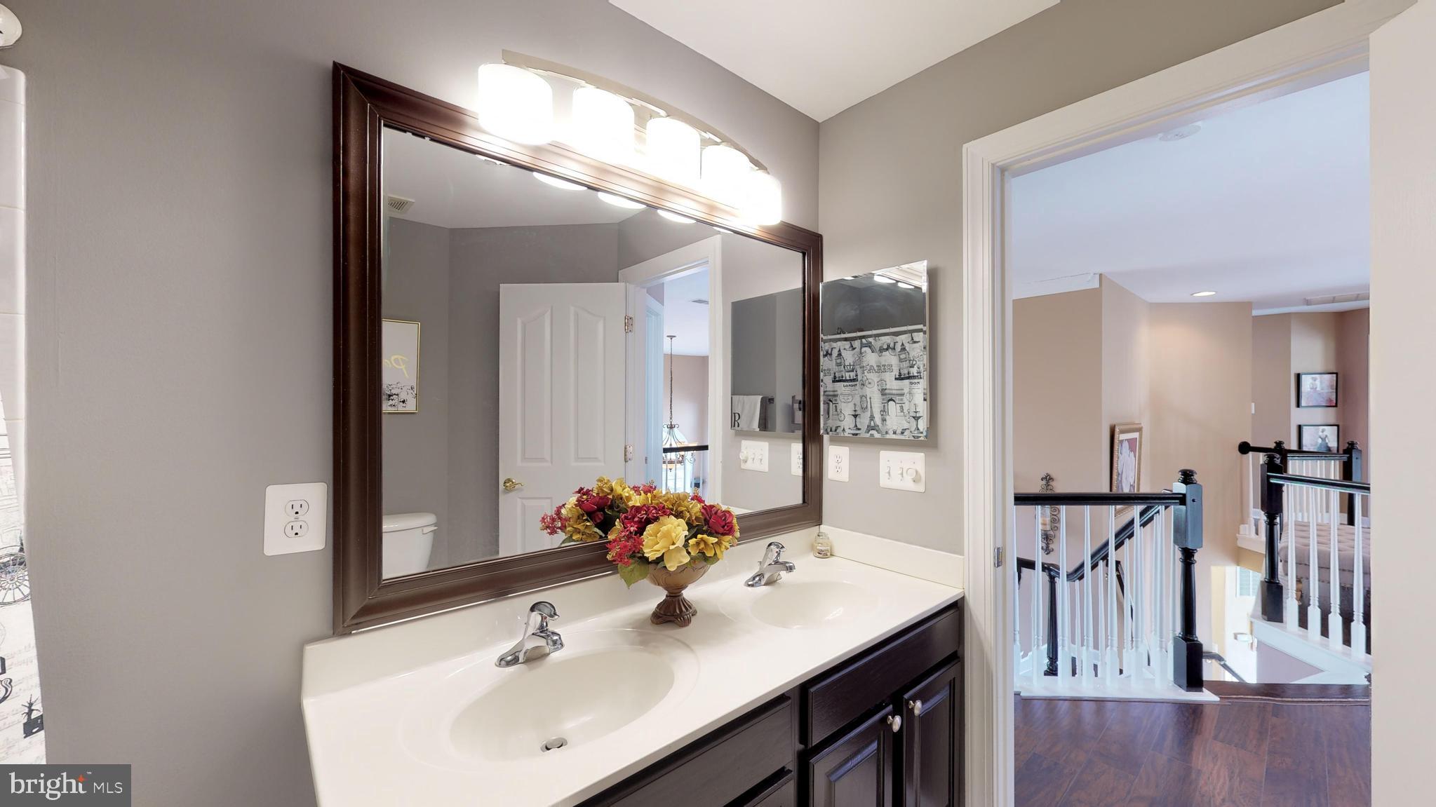 16005 Roland Park Place Gainesville, VA 20155 - Photo 24 of 59 Upper Level - Hall Bath