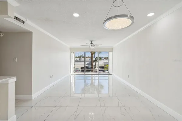 $1,950 | 2302 South Manhattan Avenue, Unit 213, Tampa, FL 33629