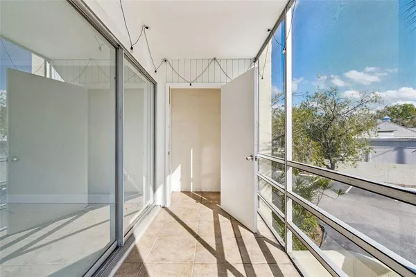 $1,950 | 2302 South Manhattan Avenue, Unit 213, Tampa, FL 33629