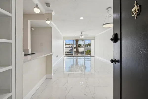 $1,950 | 2302 South Manhattan Avenue, Unit 213, Tampa, FL 33629