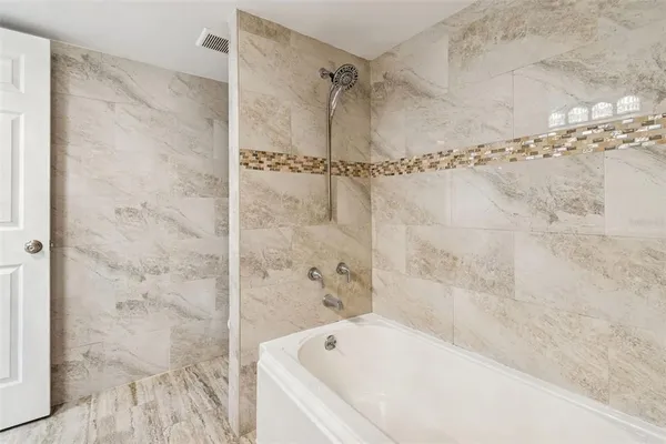 $1,950 | 2302 South Manhattan Avenue, Unit 213, Tampa, FL 33629