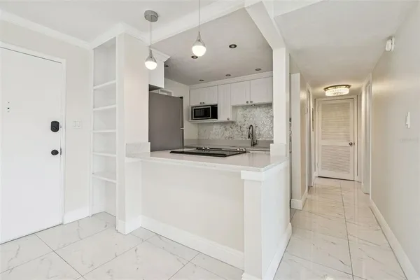 $1,950 | 2302 South Manhattan Avenue, Unit 213, Tampa, FL 33629