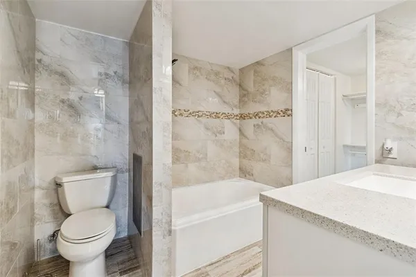 $1,950 | 2302 South Manhattan Avenue, Unit 213, Tampa, FL 33629