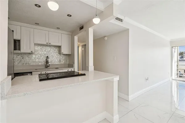 $1,950 | 2302 South Manhattan Avenue, Unit 213, Tampa, FL 33629