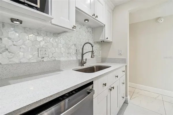 $1,950 | 2302 South Manhattan Avenue, Unit 213, Tampa, FL 33629