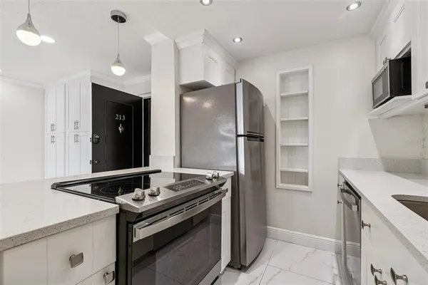 $1,950 | 2302 South Manhattan Avenue, Unit 213, Tampa, FL 33629