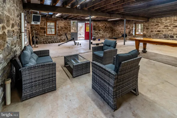 a view of livingroom with furniture