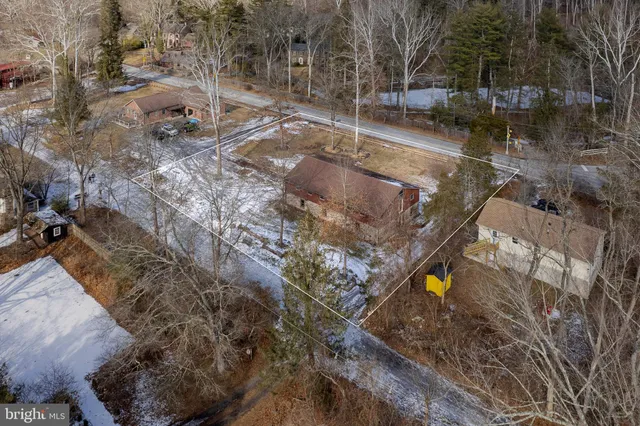 a view of a backyard of the house