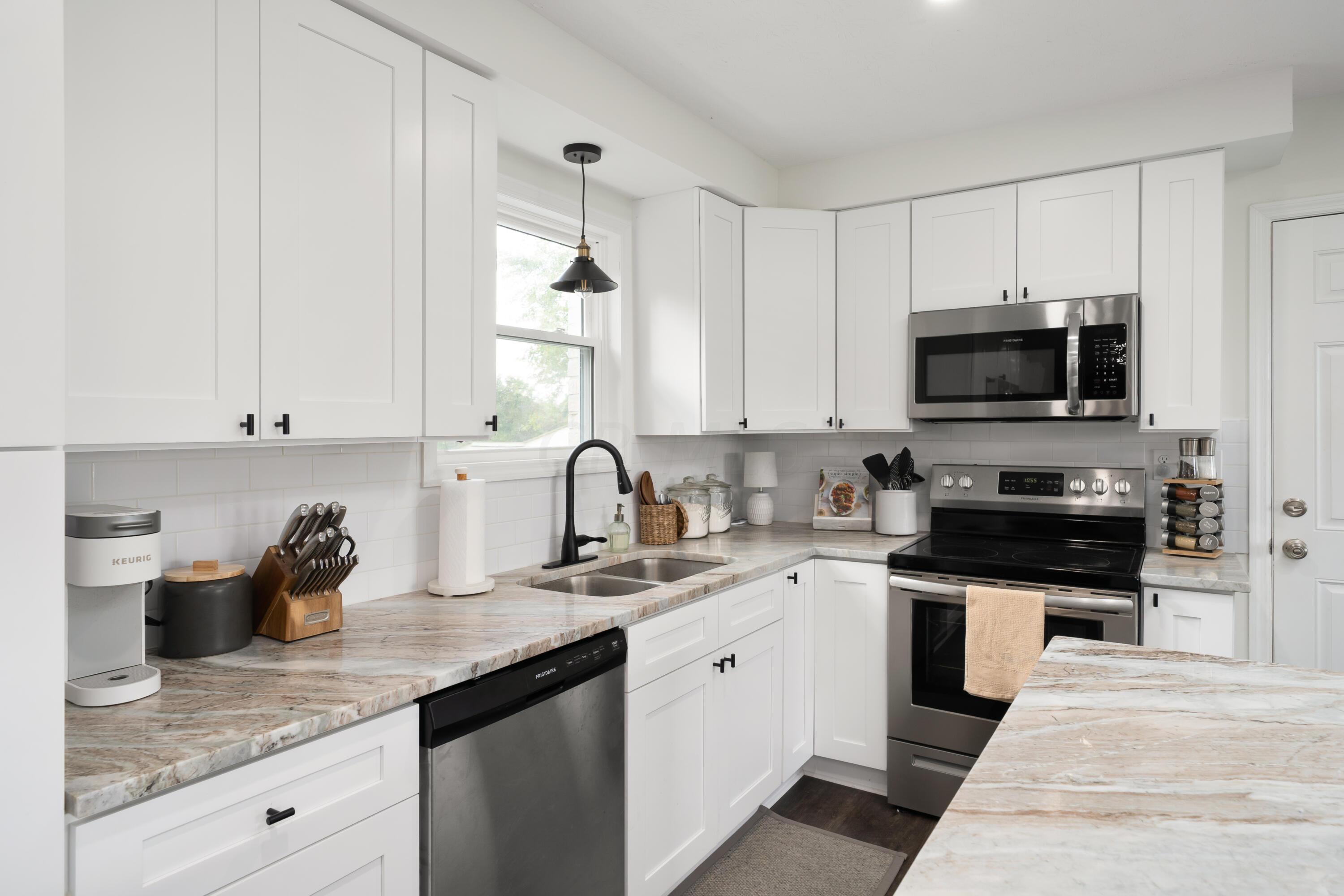 10643 Reussner Road Southwest Pataskala, OH 43062 - Photo 13 of 56 Kitchen
