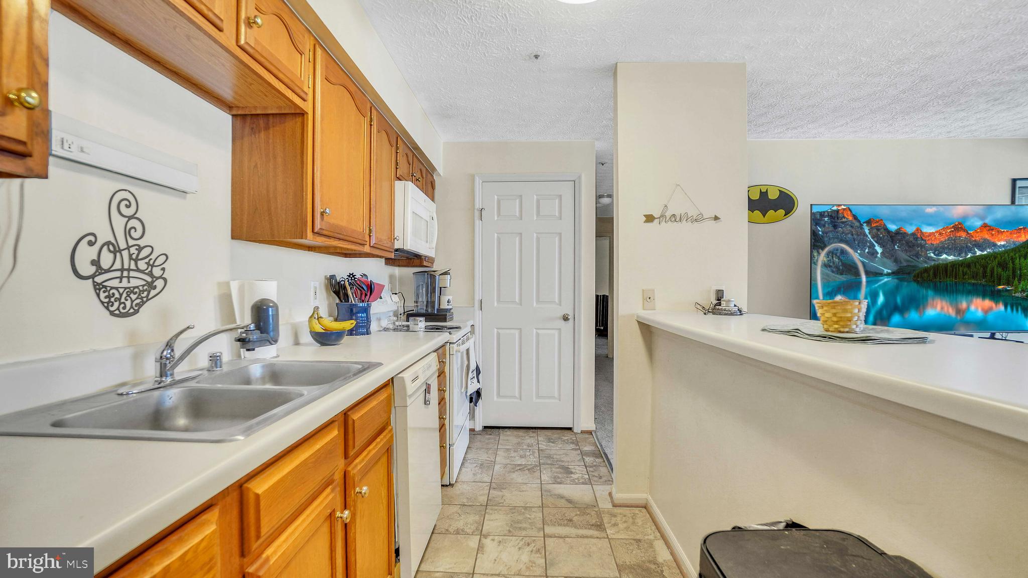 833 Deering Road, Unit 8E Pasadena, MD 21122 - Photo 5 of 22 Kitchen