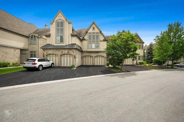 $4,450 | 1537 West Rue James Place, Unit 1537, Palatine, IL 60067