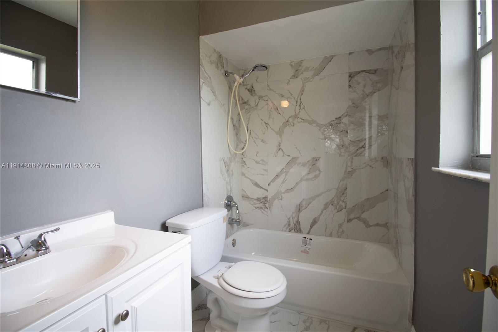 825 Southwest 10th Street Hallandale Beach, FL 33009 - Photo 12 of 20