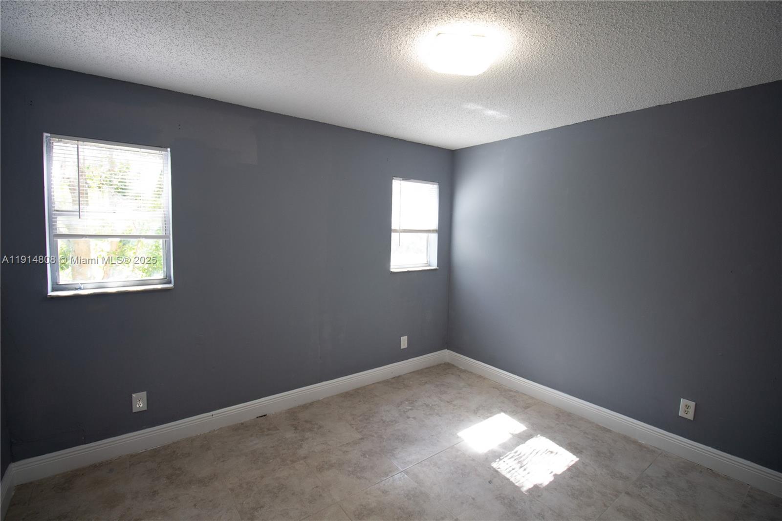 825 Southwest 10th Street Hallandale Beach, FL 33009 - Photo 14 of 20