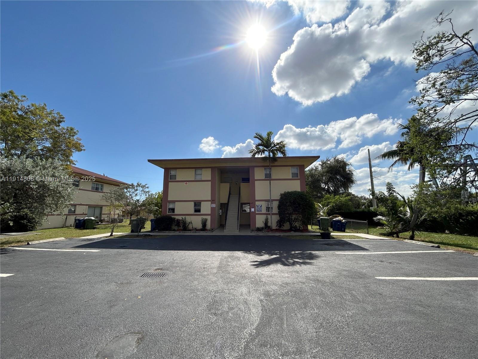 825 Southwest 10th Street Hallandale Beach, FL 33009 - Photo 16 of 20