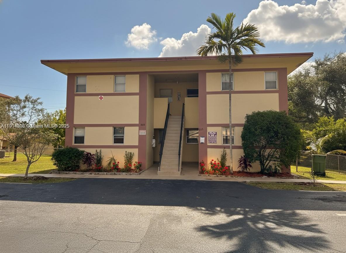 825 Southwest 10th Street Hallandale Beach, FL 33009 - Photo 2 of 20
