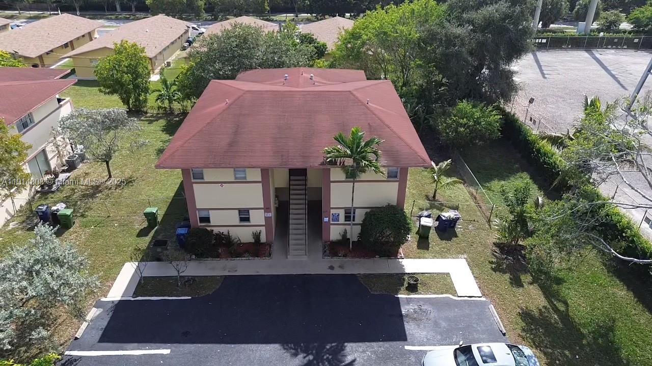 825 Southwest 10th Street Hallandale Beach, FL 33009 - Photo 4 of 20