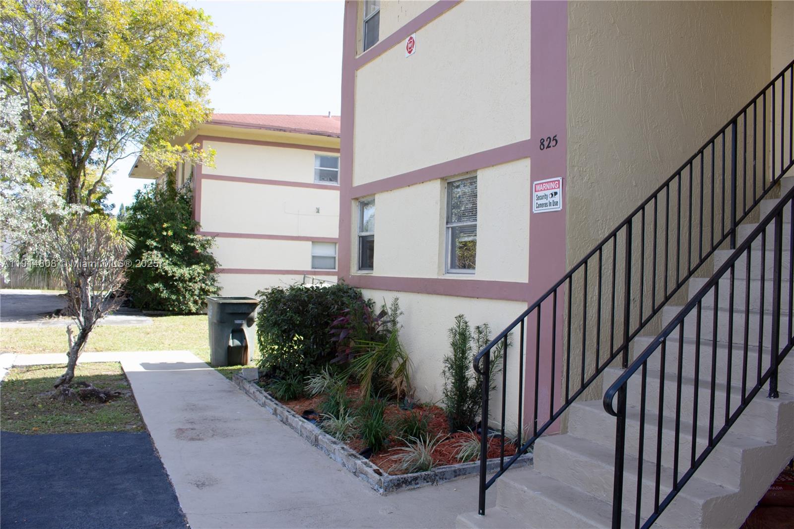 825 Southwest 10th Street Hallandale Beach, FL 33009 - Photo 6 of 20