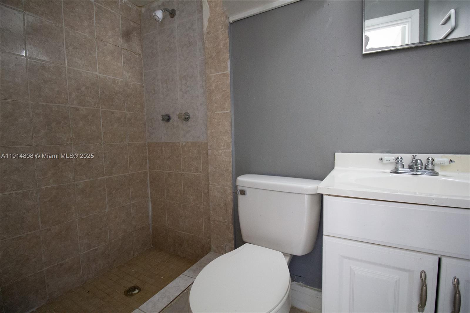 825 Southwest 10th Street Hallandale Beach, FL 33009 - Photo 10 of 20