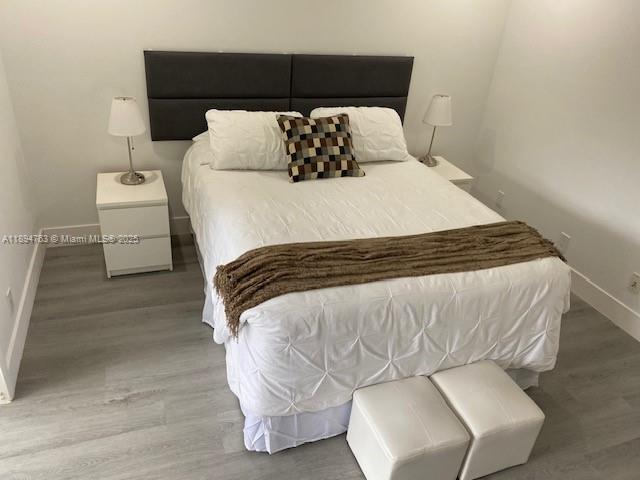 271 Durham, Unit 271 Deerfield Beach, FL 33442 - Photo 18 of 34 a bed sitting in a bedroom next to a lamp