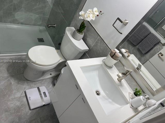 271 Durham, Unit 271 Deerfield Beach, FL 33442 - Photo 24 of 34 a bathroom with a toilet sink and mirror