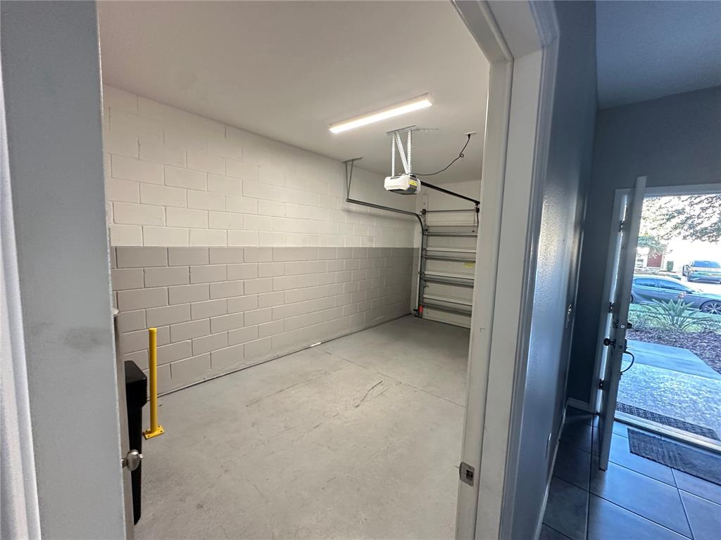 10834 Wyne Tree Orlando, FL 32824 - Photo 10 of 33 a view of an empty room