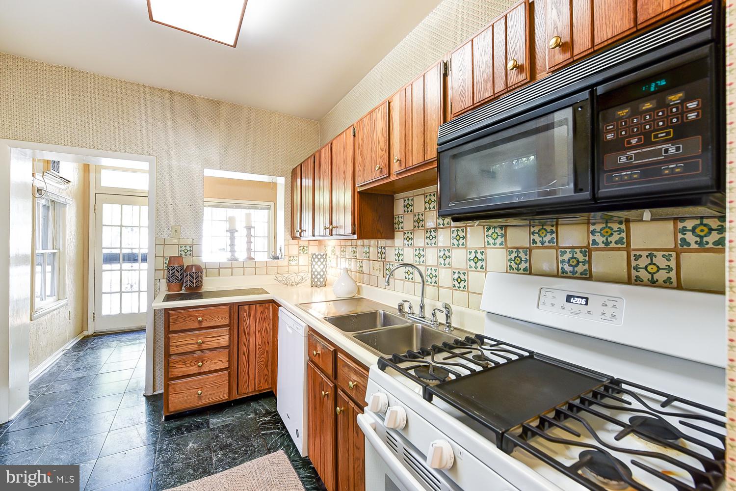 230 East Capitol Street Northeast Washington, DC 20003 - Photo 11 of 36
