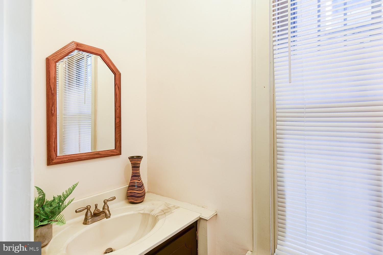 230 East Capitol Street Northeast Washington, DC 20003 - Photo 10 of 36