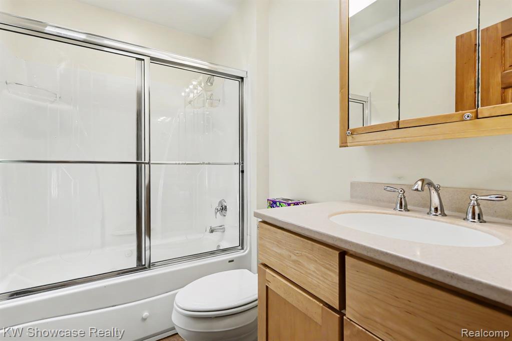 3585 East Clark Road Bath, MI 48808 - Photo 12 of 35