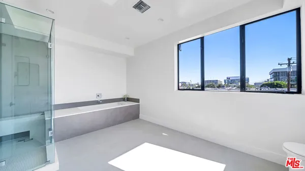 $5,795 | 1123 North Formosa Avenue, Unit 2, West Hollywood, CA 90046