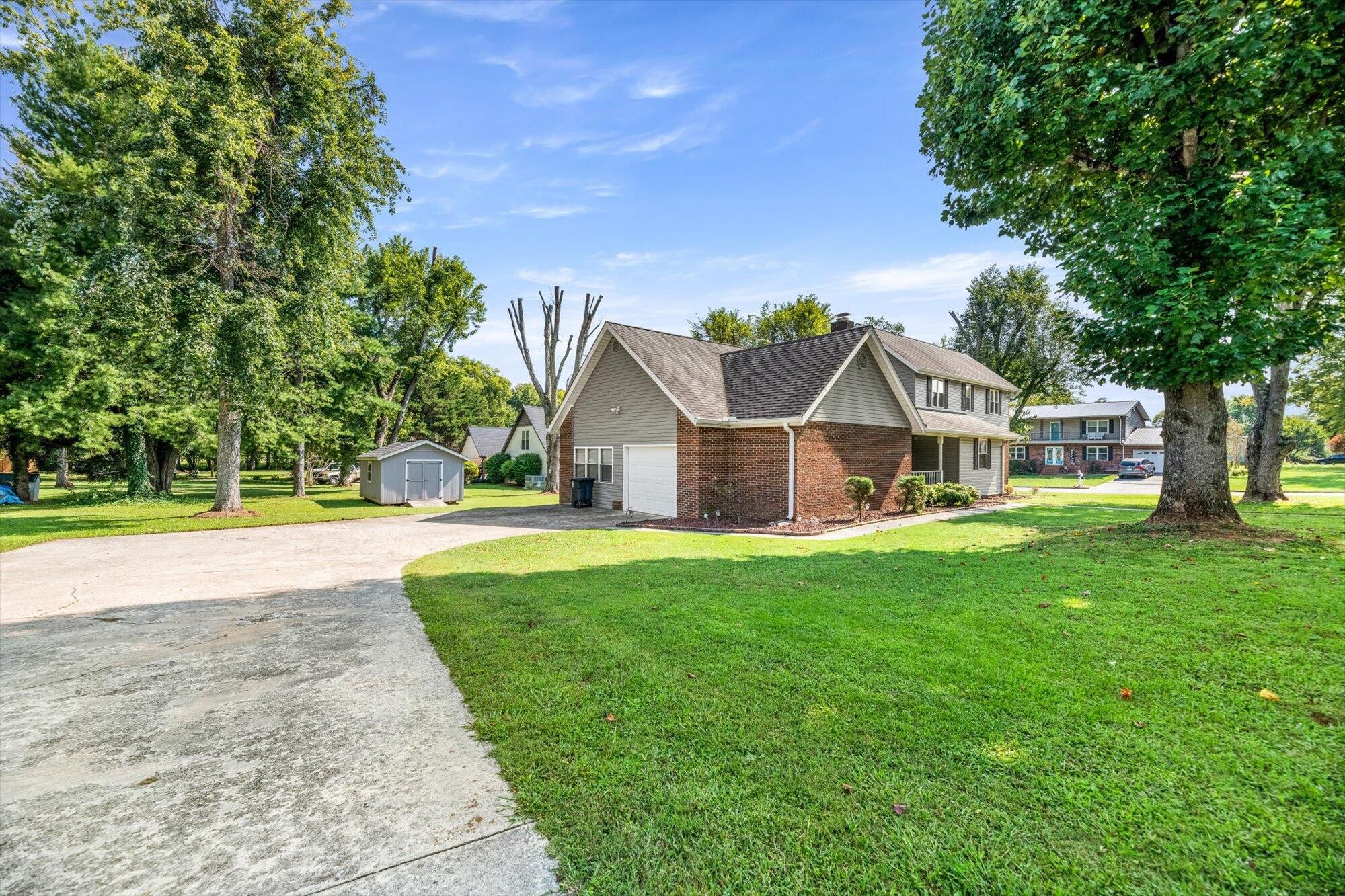 1302 Ridgeway Circle Athens, TN 37303 - Photo 2 of 17 a front view of house with yard and green space
