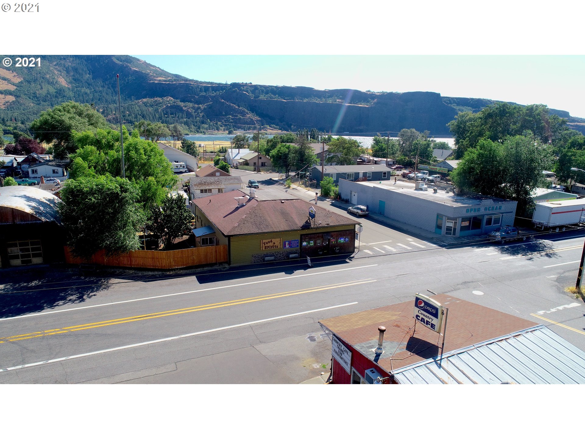600 State Street Lyle, WA 98635 - Photo 2 of 8 a terrace view with sitting space and garden view