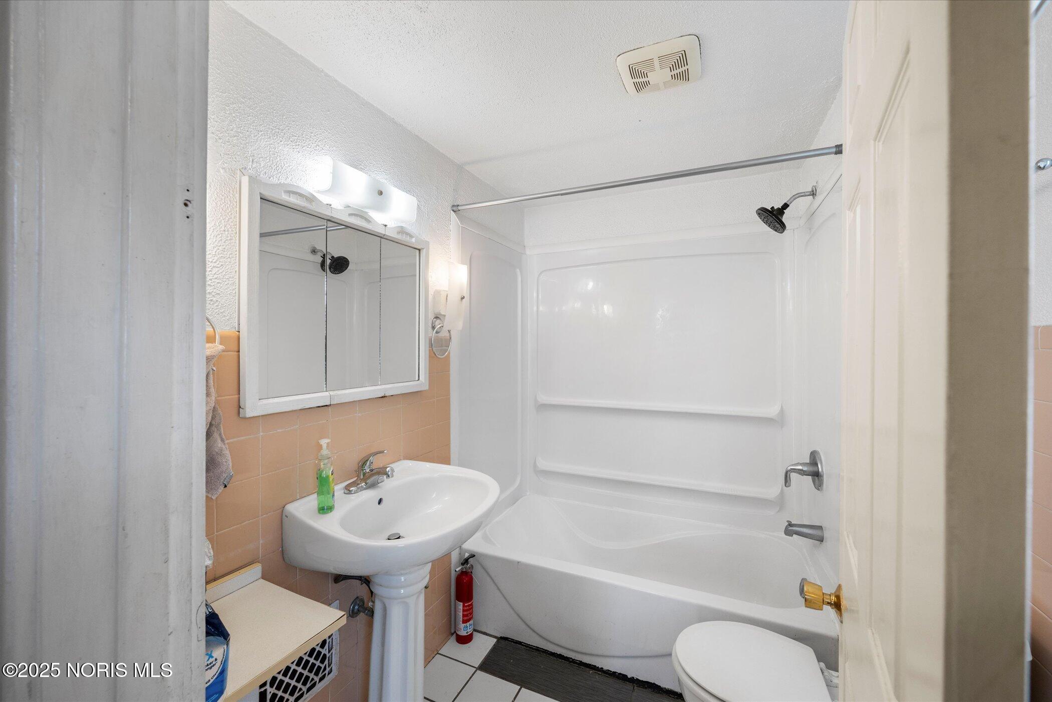 1743 Kensington Road Toledo, OH 43607 - Photo 16 of 34 16-DSC_5913